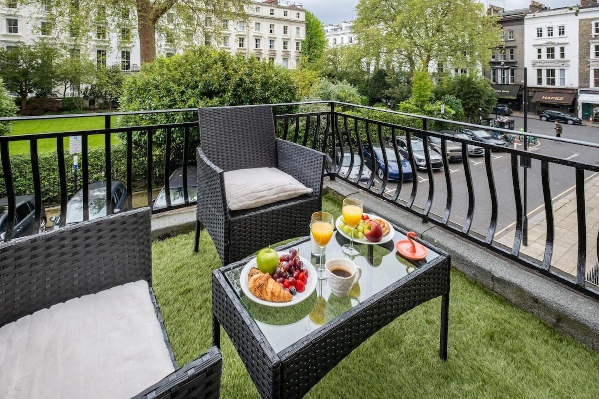 Summer With Terrace By Hyde Park Apartment