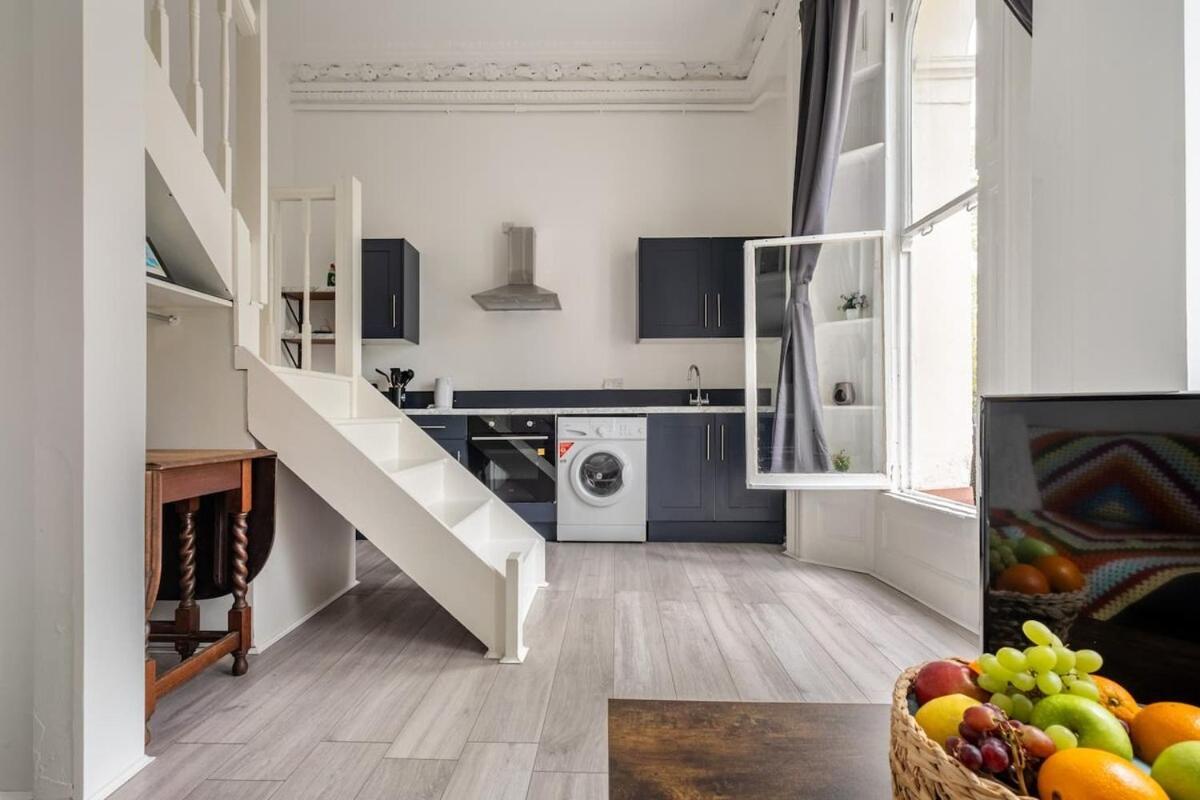 Summer With Terrace By Hyde Park Apartment London