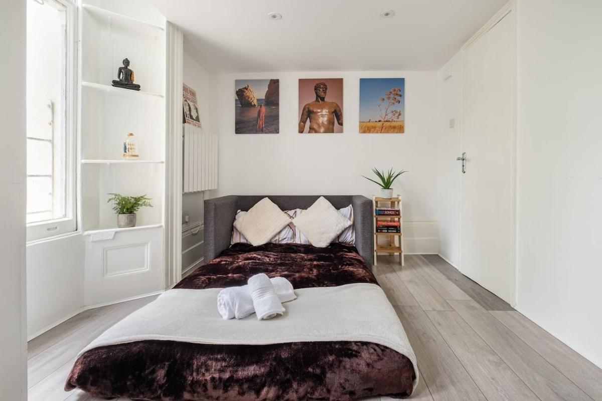 Summer With Terrace By Hyde Park Apartment London