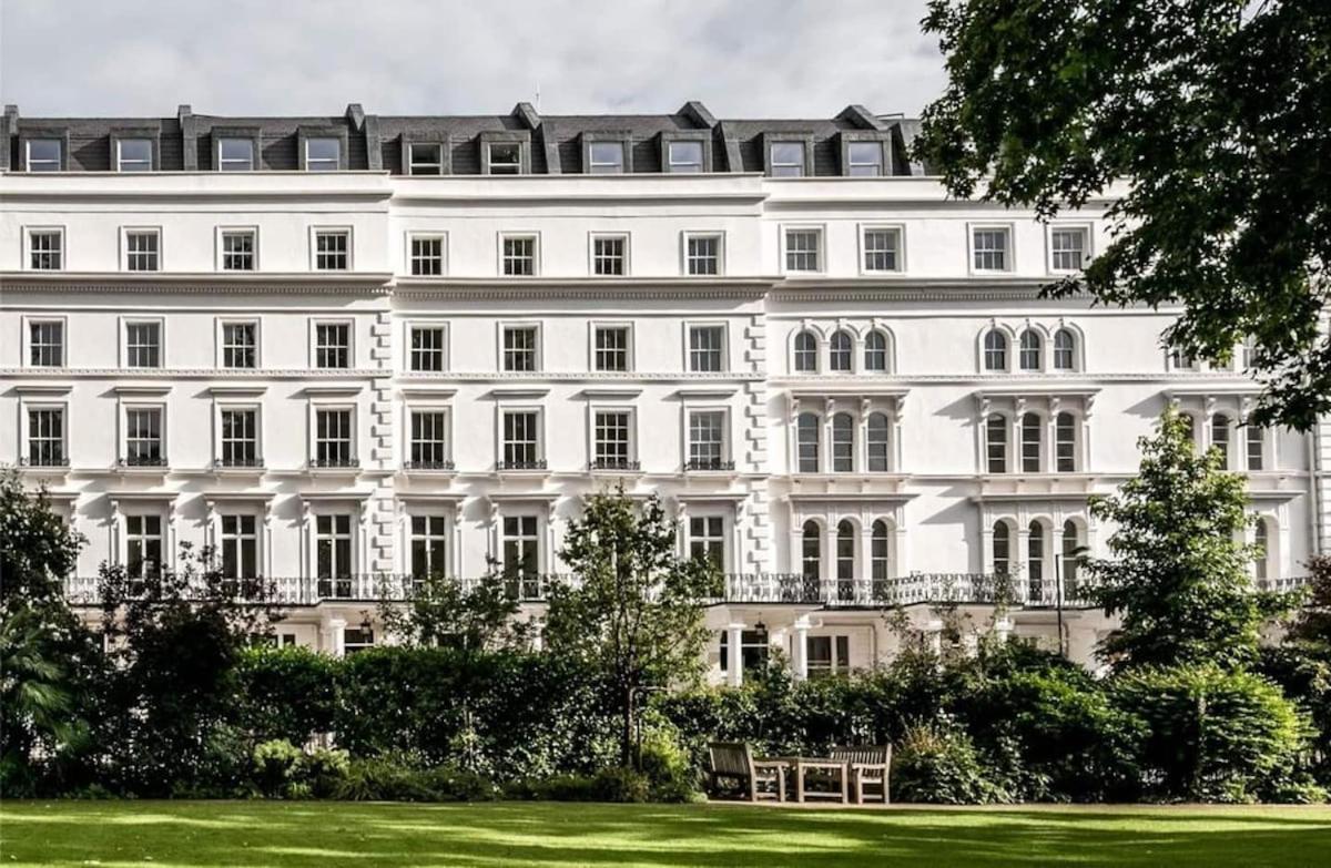 Summer With Terrace By Hyde Park Apartment London